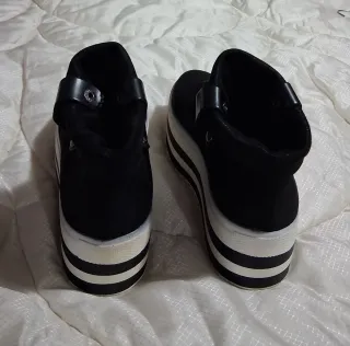 Stivaletti donna con zeppa neri