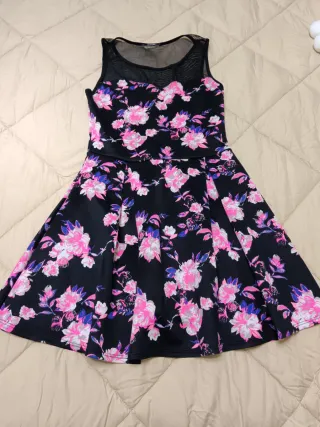 Vestido floral negro y rosa