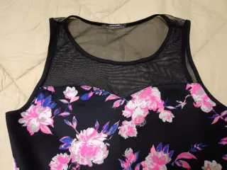 Vestido floral negro y rosa