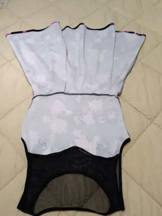 Vestido floral negro y rosa