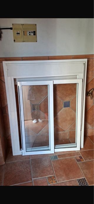 Ventana corredera de aluminio blanca