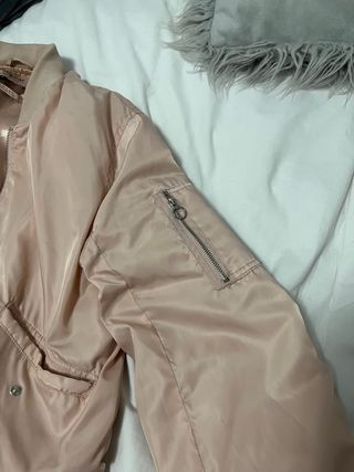 Chaqueta bomber rosa satinada