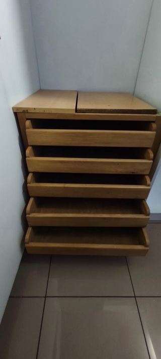 Armadio in legno massello bianco resistente