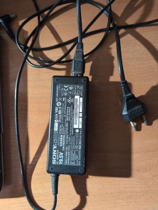 Portátil Sony VAIO SVE1513F4E Plata/Blanco