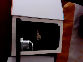 Cassaforte a forma di libro con chiavi