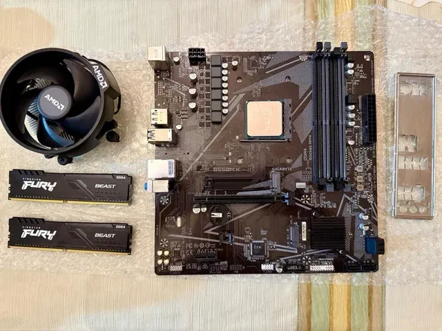 Pack Ryzen 5 5600G + 16GB Kingston Fury + B550M K
