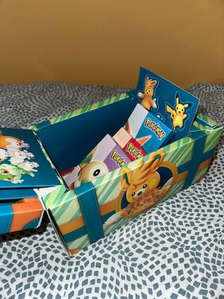 Cofre Tesoro Aventuras Paldea Pokémon TCG