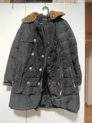 Plumífero Morgan Negro con Cuello Animal Print