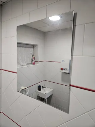 Espejo de pared plateado