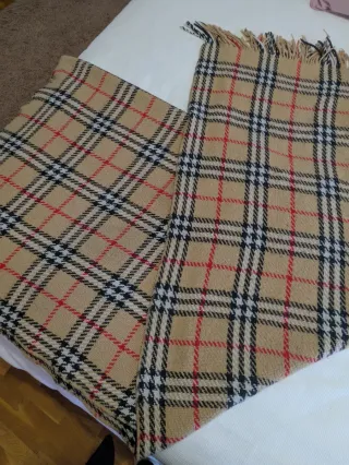 Manta de cuadros beige y roja