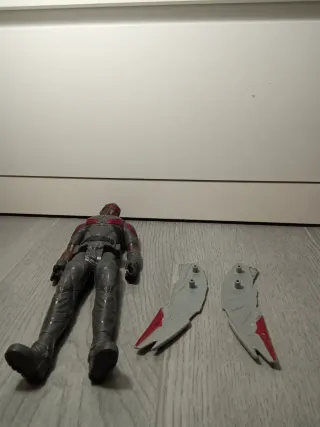 Figura Falcon Titan Marvel 30cm