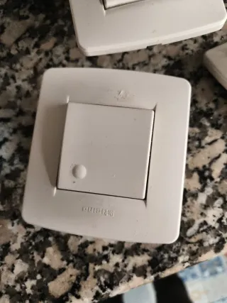 Lote enchufes e interruptores