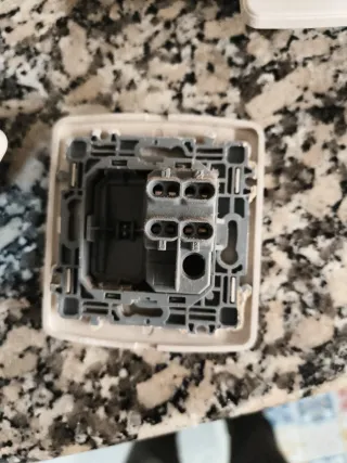 Lote enchufes e interruptores