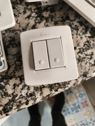 Lote enchufes e interruptores