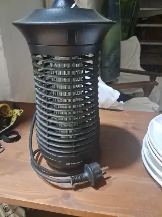 Lámpara mata insectos UV