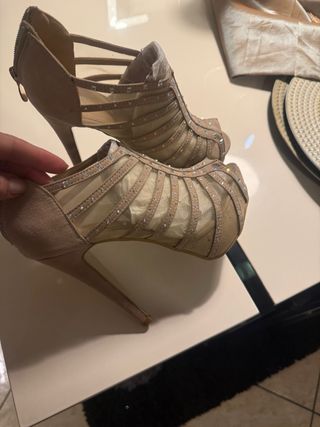 Zapatos de tacón beige talla 37