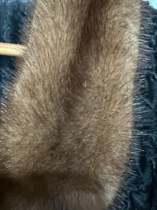 Abrigo de astracán con cuello marron