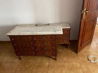 Armario clásico de madera