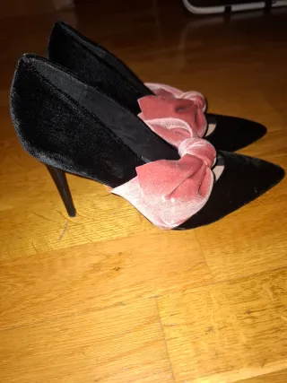 Zapatos tacón Stradivarius terciopelo negro lazo r