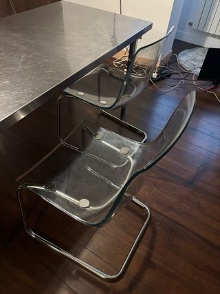 Mesa IKEA Vika Hyttan + 4 sillas transparentes