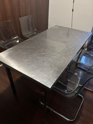 Mesa IKEA Vika Hyttan + 4 sillas transparentes