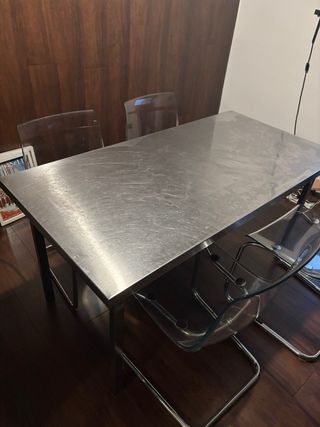 Mesa IKEA Vika Hyttan + 4 sillas transparentes