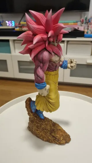 Figura Resina Goku SSJ4 Daima 1/6 (30cm)