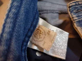 Vaqueros Diesel– Estilo con tachuelas vintage