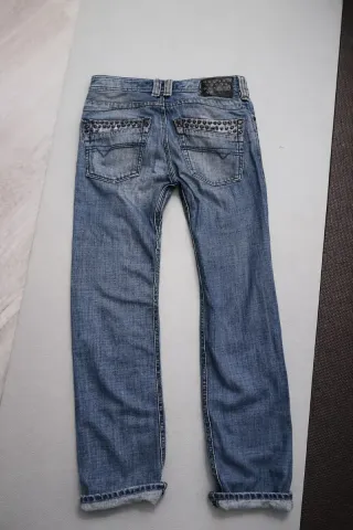 Vaqueros Diesel– Estilo con tachuelas vintage