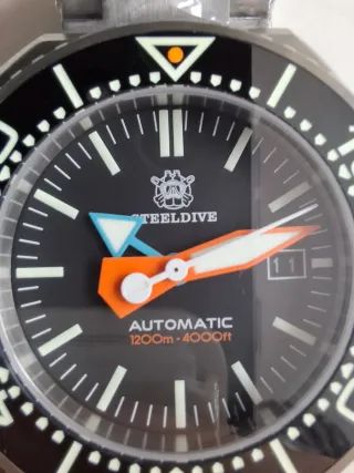 Reloj Steeldive SD1985 con caja y documentación