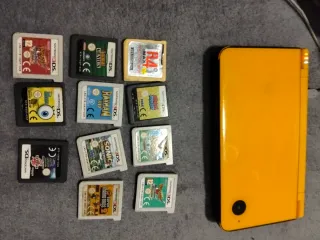 Nintendo DSi XL Amarilla
