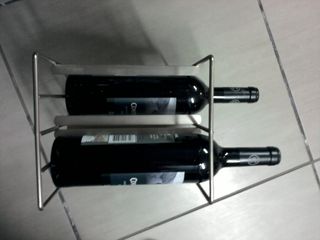 Garrafeira elegante em metal