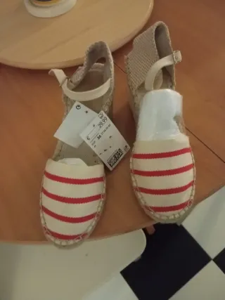 Alpargatas cuña rayas beige y rojo T.36