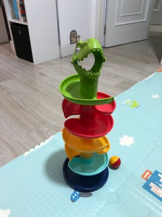 Juguete tobogán dinosaurio con bola