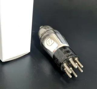 Radio Antigua valvula Ref 77