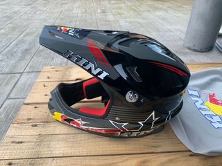 Casco Kini Red Bull Negro