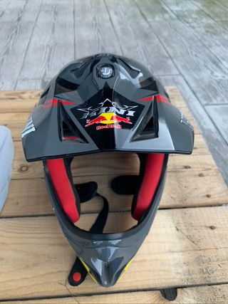 Casco Kini Red Bull Negro