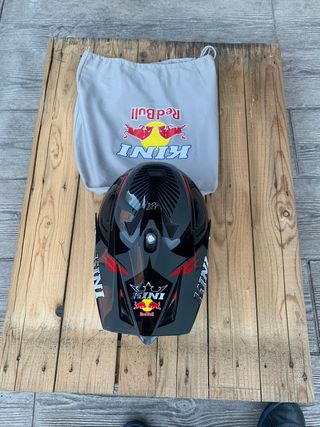 Casco Kini Red Bull Negro