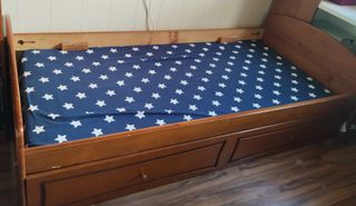 Cama doble madera maciza y 2 somier.