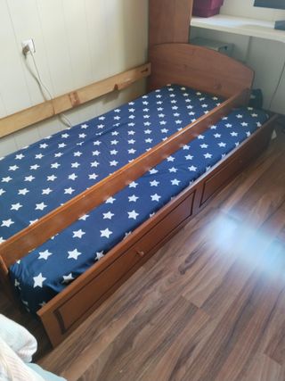 Cama doble madera maciza y 2 somier.