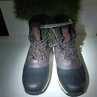 Botas de invierno marrones y negras