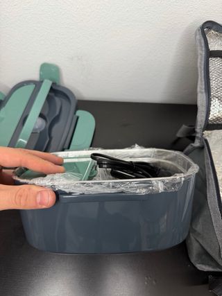 Fiambrera eléctrica gris y verde