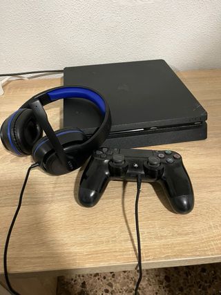 Consola Sony PS4 Negra + Mando