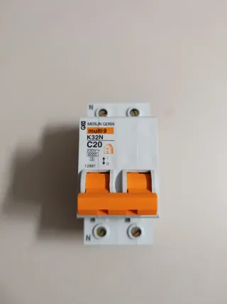 Interruptor Magnetotérmico Merlin Gerin C20