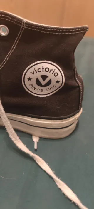 Victoria tipo Converse negras