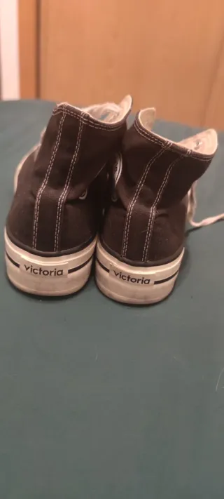 Victoria tipo Converse negras
