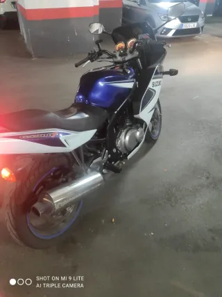 Suzuki GS500F Azul y Blanca