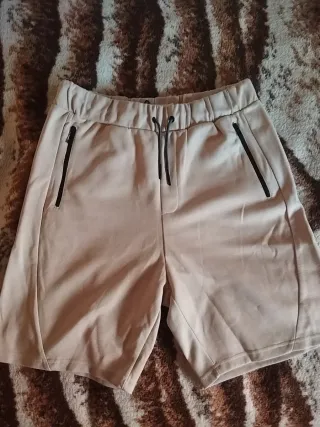 Pantalón beige talla L con etiqueta