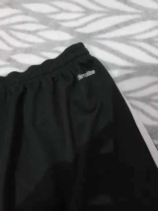 Pantalón corto deportivo negro Adidas. Climalite