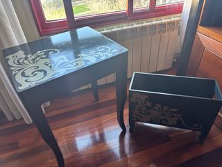 Mesita auxiliar y macetero